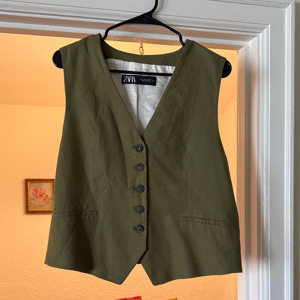 Zara Khaki Green Sleeveless Vest